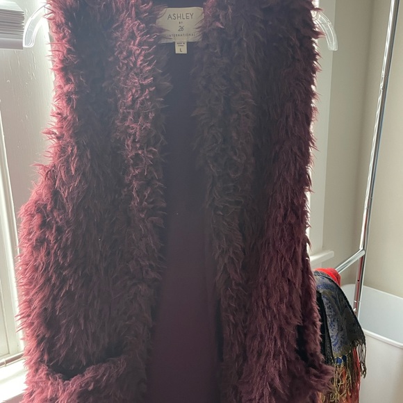 Miscellaneous sweaters and coats - Picture 9 of 10